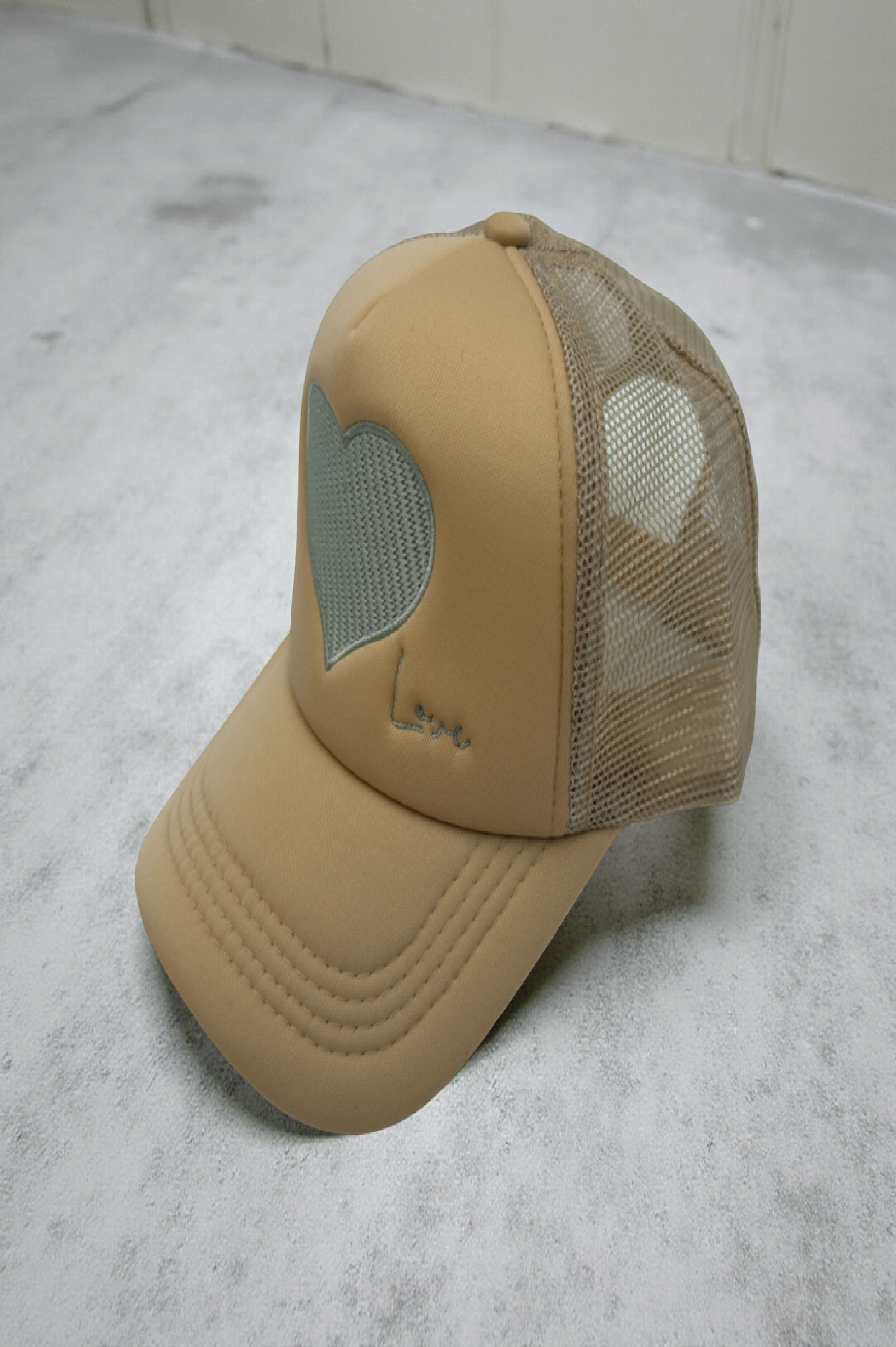 Trucker hat heart